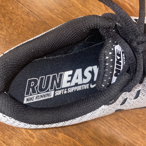 Nike sneakers - Picture 2 of 5